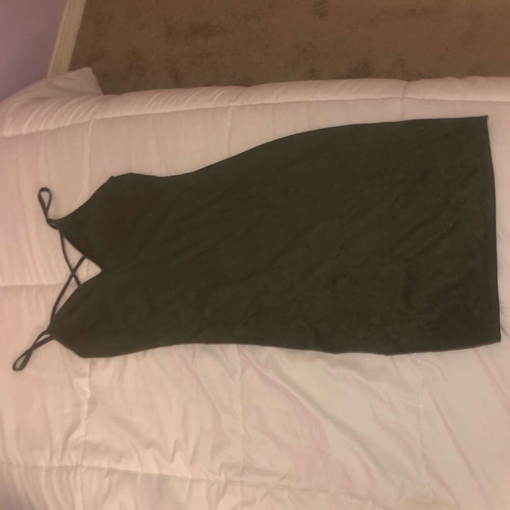 Strapy velvet green dress